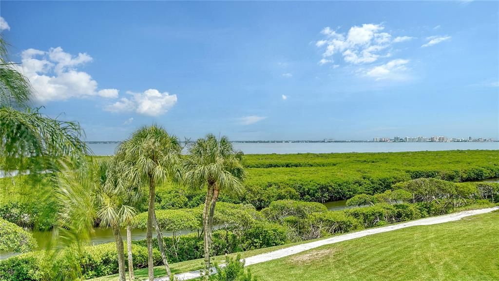 For Sale: $579,000 (2 beds, 2 baths, 1192 Square Feet)