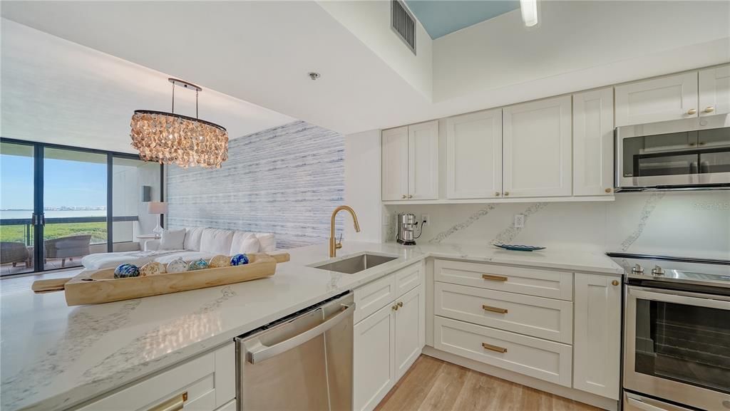For Sale: $579,000 (2 beds, 2 baths, 1192 Square Feet)