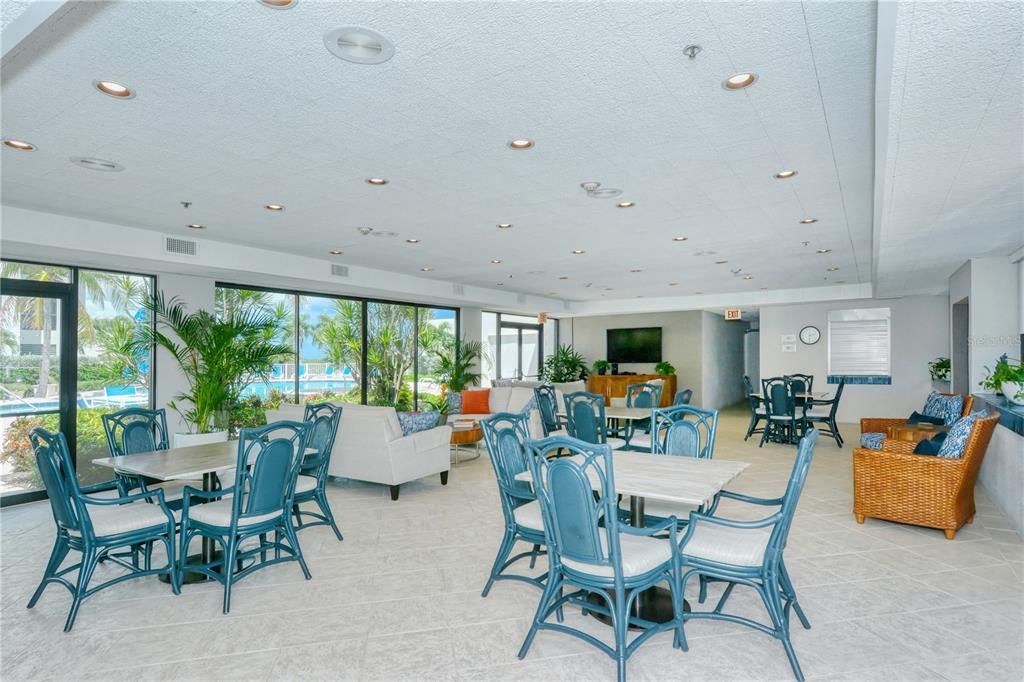 For Sale: $579,000 (2 beds, 2 baths, 1192 Square Feet)