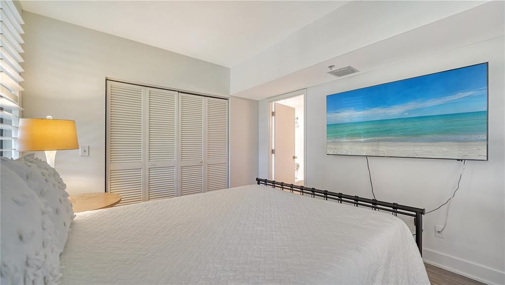 For Sale: $579,000 (2 beds, 2 baths, 1192 Square Feet)
