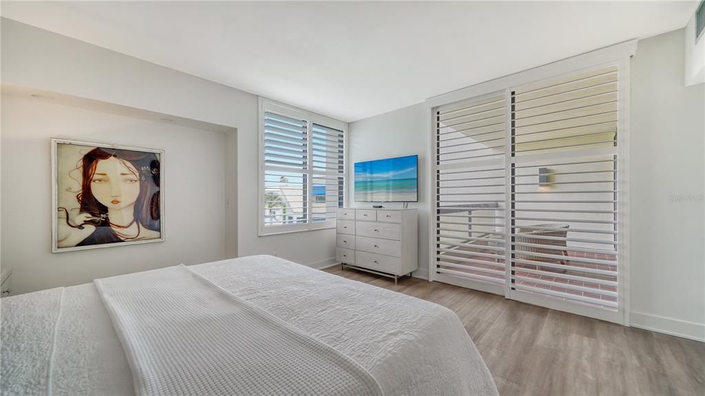 For Sale: $579,000 (2 beds, 2 baths, 1192 Square Feet)