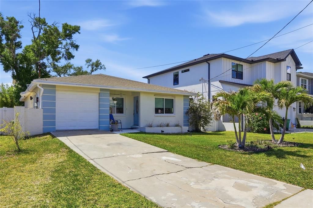 Activo con contrato: $439,900 (3 camas, 2 baños, 1348 Pies cuadrados)