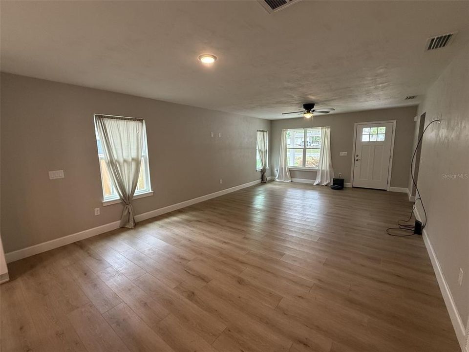 For Rent: $2,100 (3 beds, 2 baths, 1253 Square Feet)
