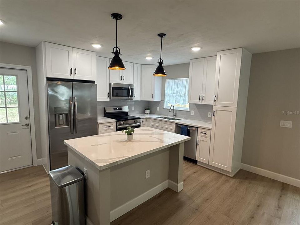 For Rent: $2,100 (3 beds, 2 baths, 1253 Square Feet)
