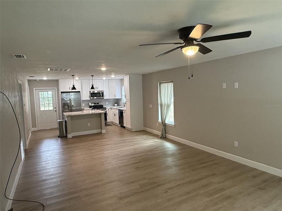 For Rent: $2,100 (3 beds, 2 baths, 1253 Square Feet)