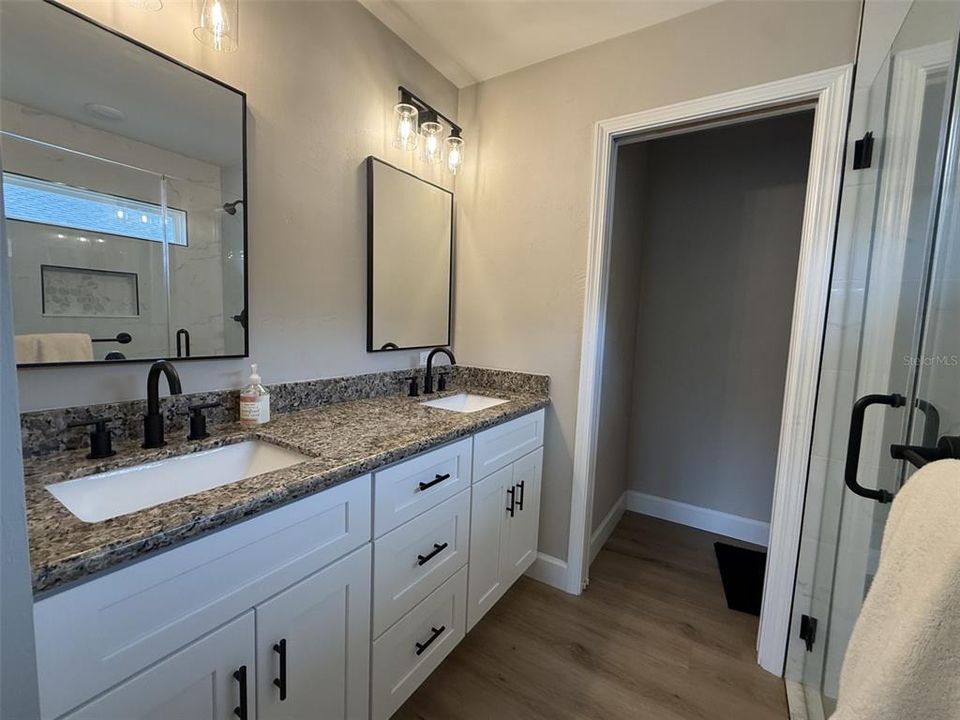 For Rent: $2,100 (3 beds, 2 baths, 1253 Square Feet)