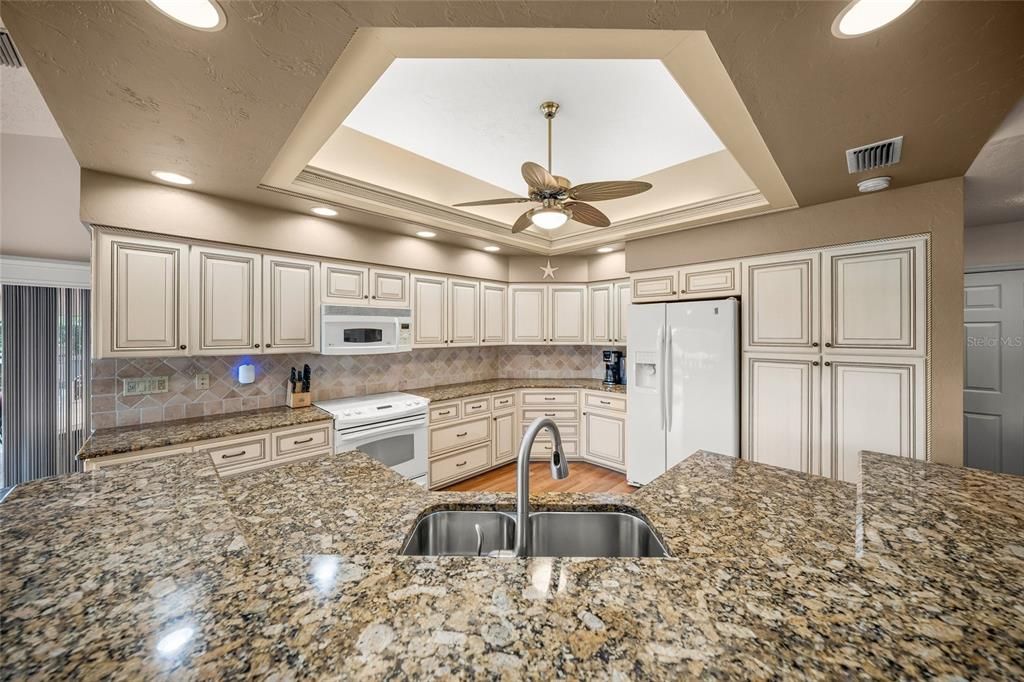 En Venta: $995,000 (3 camas, 2 baños, 3304 Pies cuadrados)