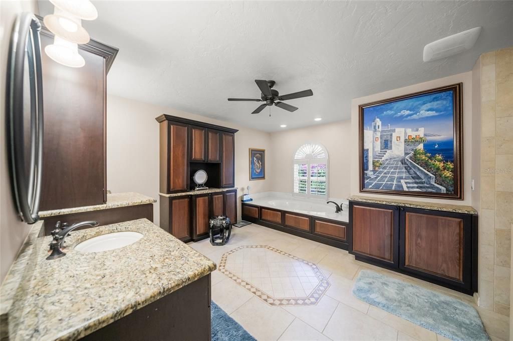 En Venta: $995,000 (3 camas, 2 baños, 3304 Pies cuadrados)