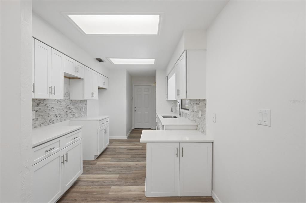 Под контрактом: $325,000 (3 спален, 2 ванн, 1164 Квадратных фут)