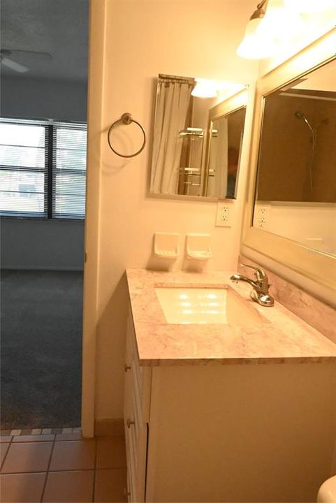 For Rent: $1,650 (2 beds, 1 baths, 1015 Square Feet)