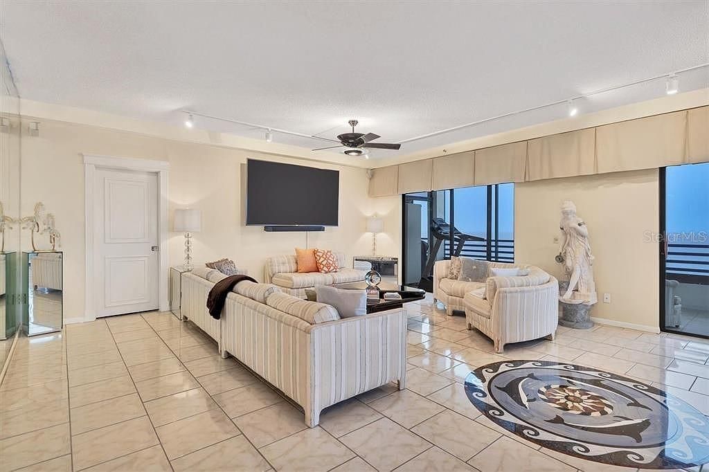 : $2,400,000 (3 beds, 2 baths, 2154 Square Feet)