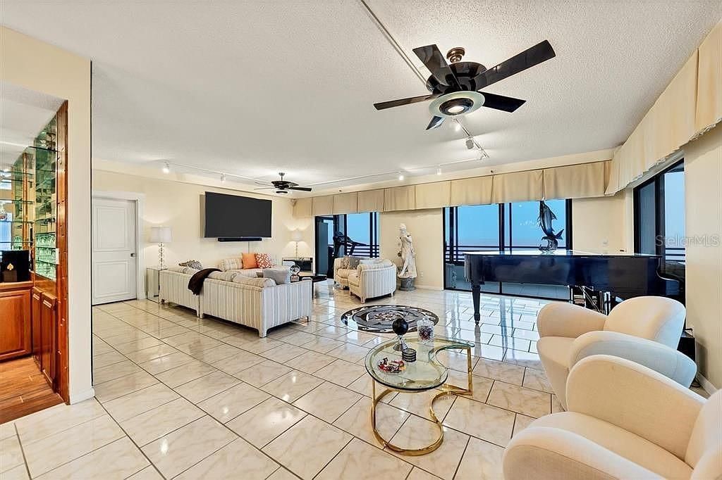 : $2,400,000 (3 beds, 2 baths, 2154 Square Feet)