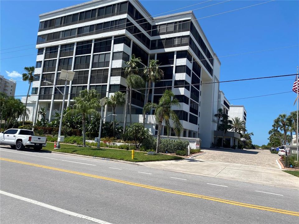 : $2,400,000 (3 beds, 2 baths, 2154 Square Feet)