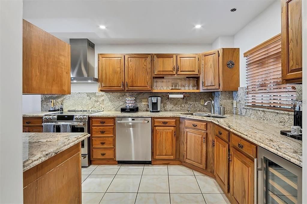 : $2,400,000 (3 beds, 2 baths, 2154 Square Feet)