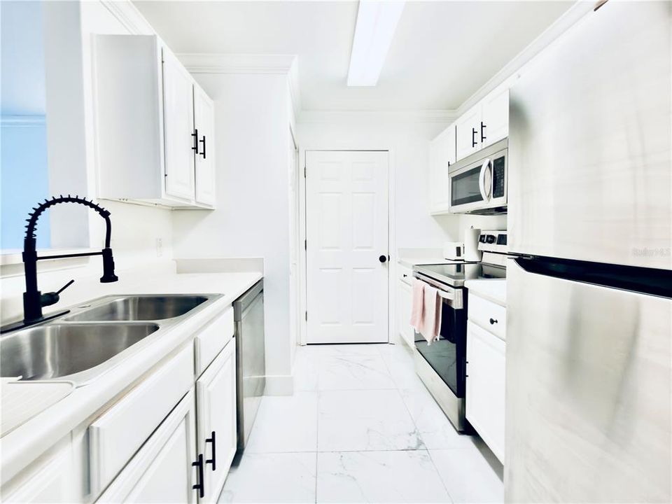 For Rent: $1,650 (2 beds, 1 baths, 1050 Square Feet)