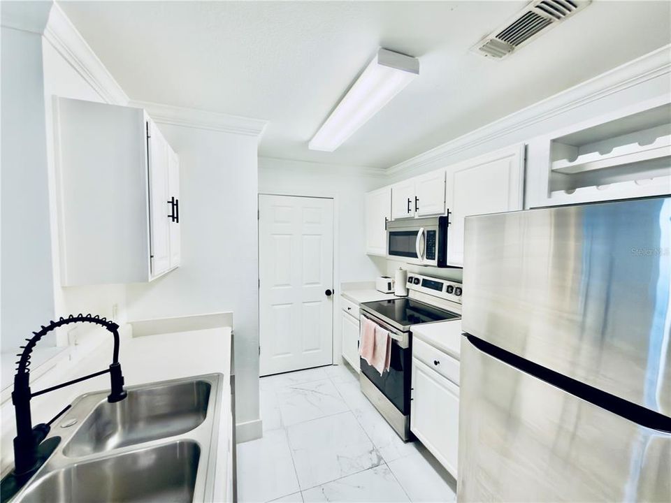 For Rent: $1,650 (2 beds, 1 baths, 1050 Square Feet)
