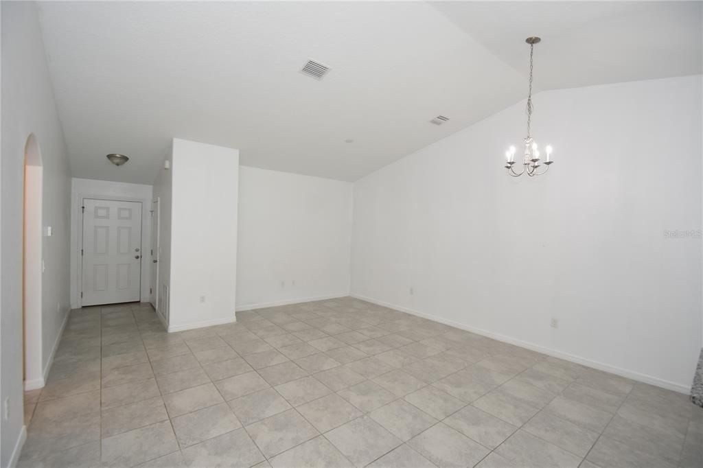 For Rent: $1,800 (3 beds, 2 baths, 1211 Square Feet)