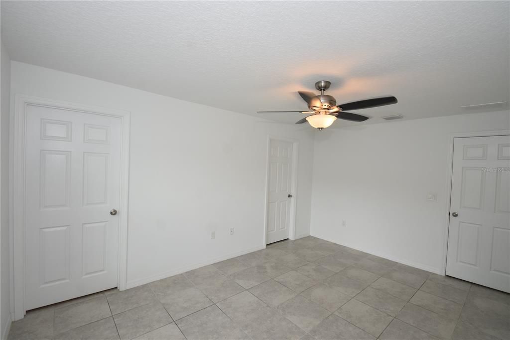 For Rent: $1,800 (3 beds, 2 baths, 1211 Square Feet)