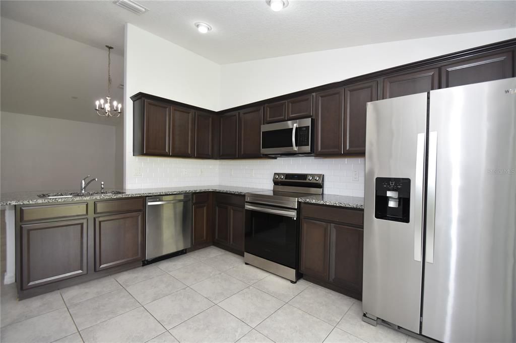 For Rent: $1,800 (3 beds, 2 baths, 1211 Square Feet)