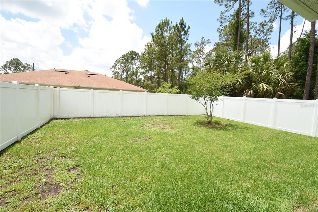 For Rent: $1,800 (3 beds, 2 baths, 1211 Square Feet)
