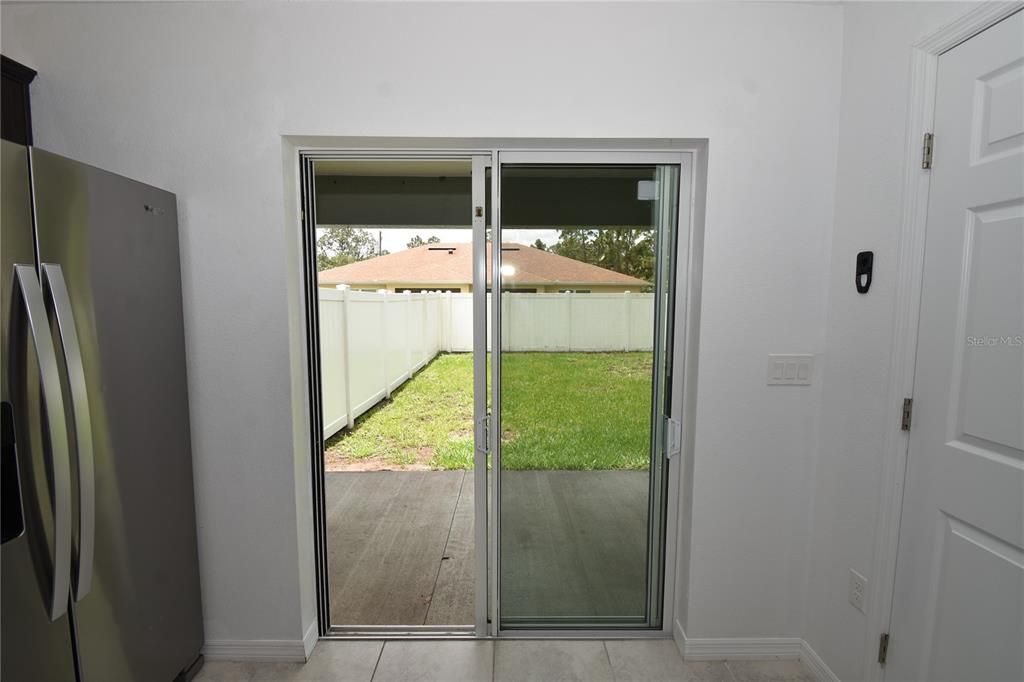 For Rent: $1,800 (3 beds, 2 baths, 1211 Square Feet)