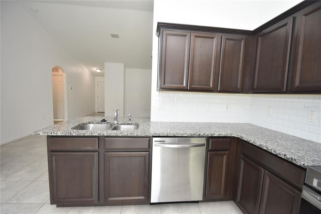 For Rent: $1,800 (3 beds, 2 baths, 1211 Square Feet)