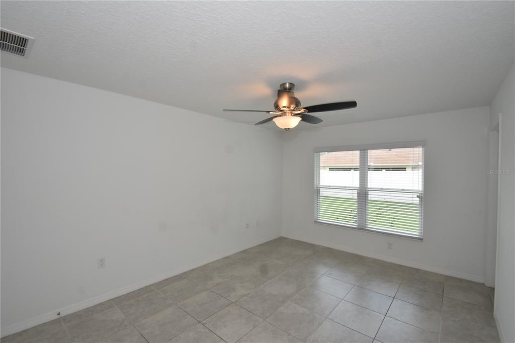 For Rent: $1,800 (3 beds, 2 baths, 1211 Square Feet)
