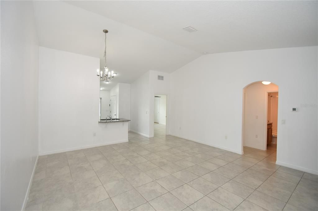 For Rent: $1,800 (3 beds, 2 baths, 1211 Square Feet)