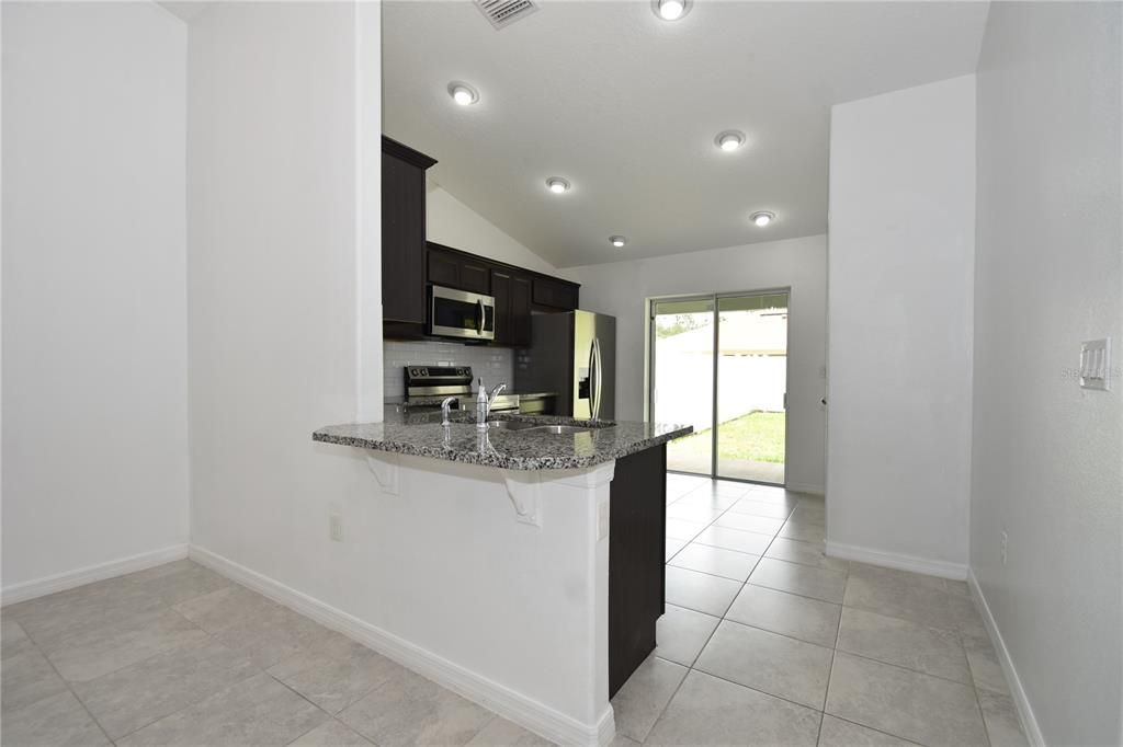 For Rent: $1,800 (3 beds, 2 baths, 1211 Square Feet)