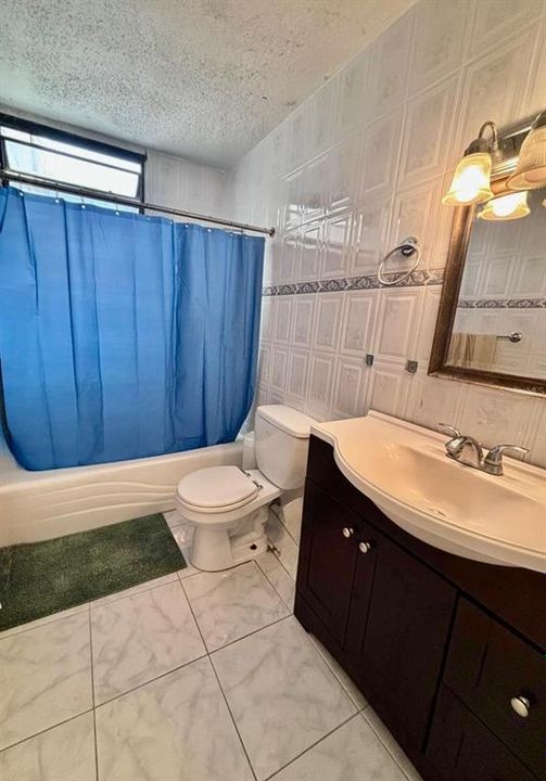 Activo con contrato: $249,000 (3 camas, 2 baños, 1335 Pies cuadrados)