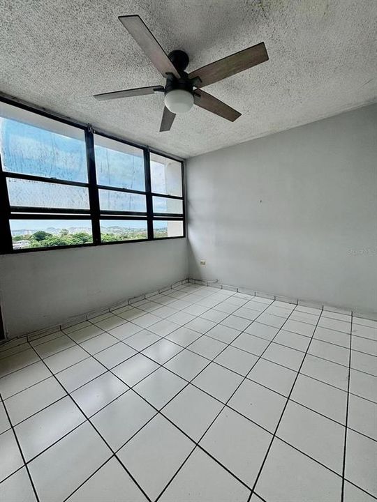 Activo con contrato: $249,000 (3 camas, 2 baños, 1335 Pies cuadrados)