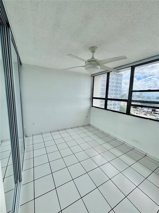 Activo con contrato: $249,000 (3 camas, 2 baños, 1335 Pies cuadrados)