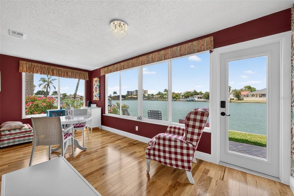 For Sale: $269,000 (2 beds, 2 baths, 1250 Square Feet)