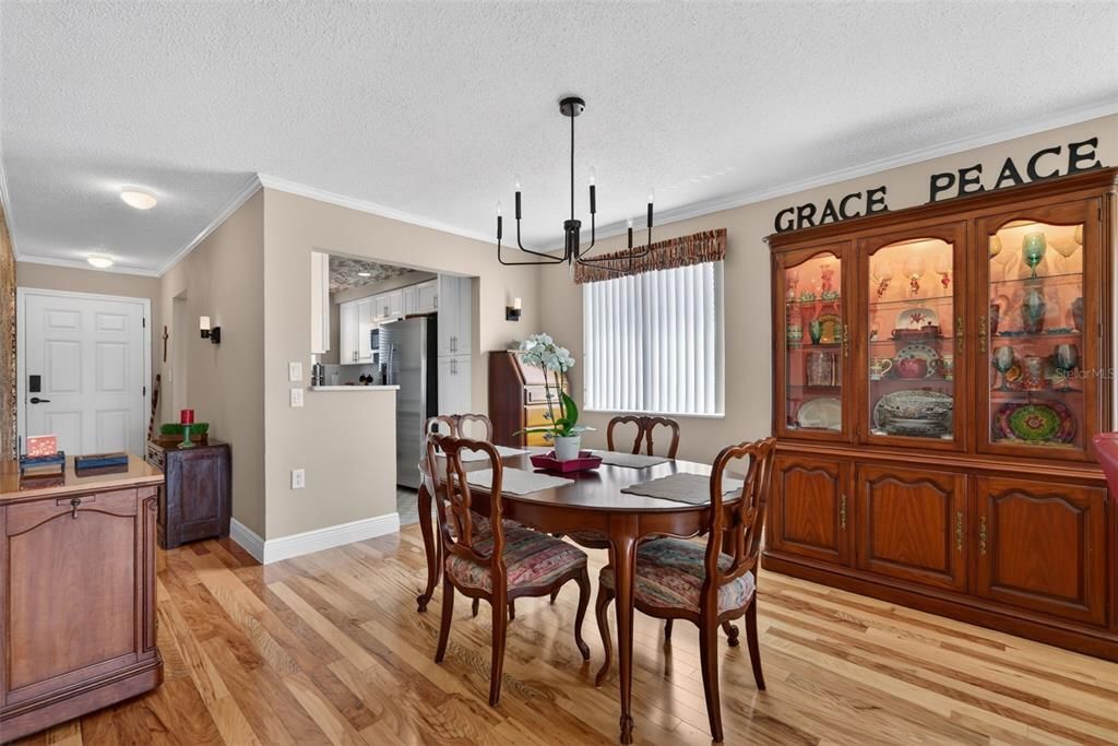 For Sale: $269,000 (2 beds, 2 baths, 1250 Square Feet)