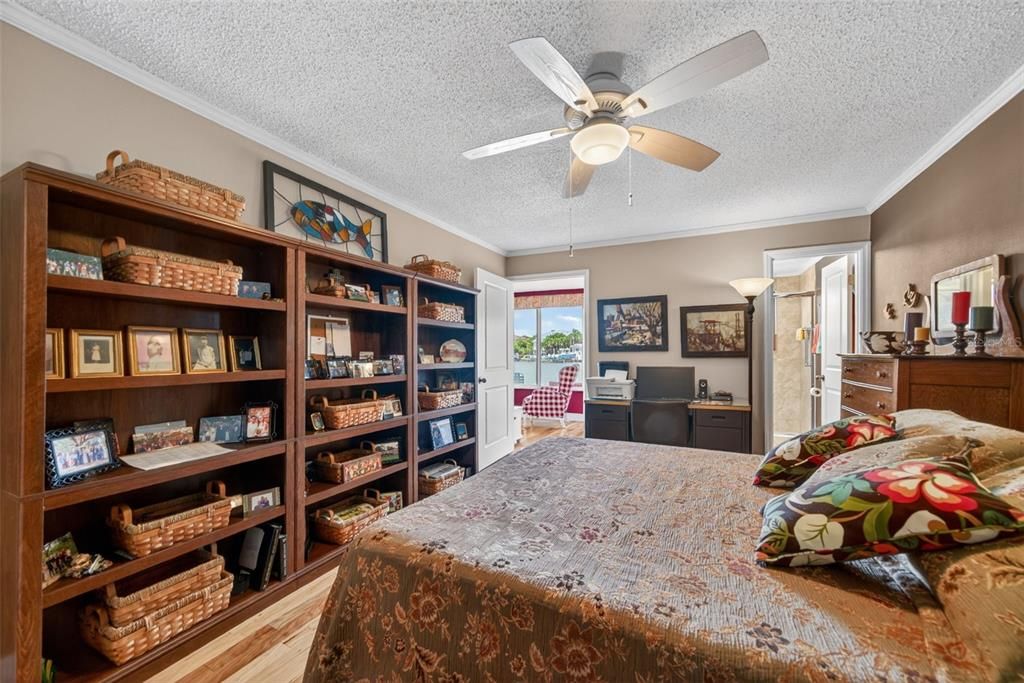 For Sale: $269,000 (2 beds, 2 baths, 1250 Square Feet)
