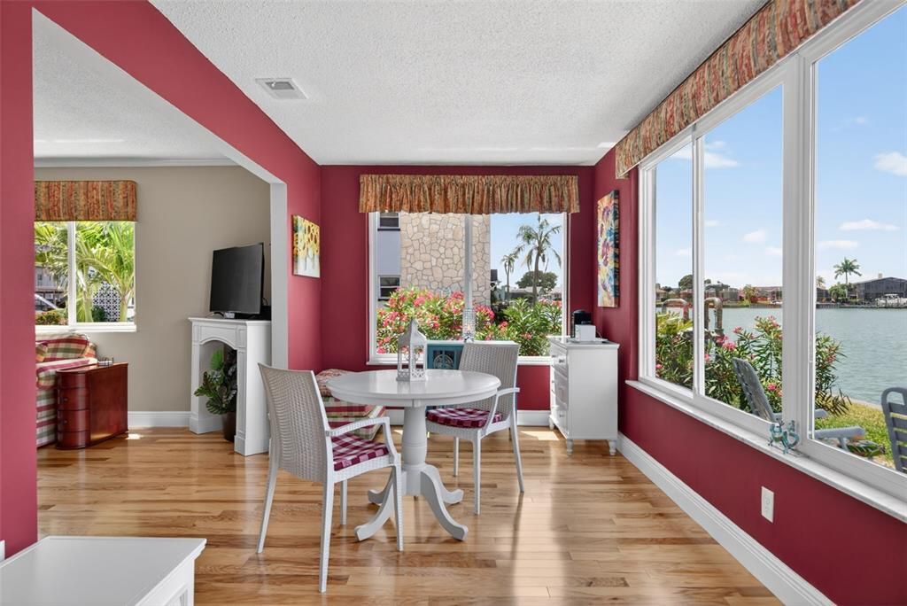 For Sale: $269,000 (2 beds, 2 baths, 1250 Square Feet)