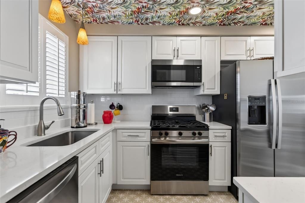For Sale: $269,000 (2 beds, 2 baths, 1250 Square Feet)