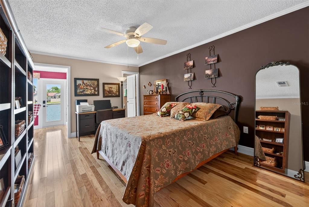 For Sale: $269,000 (2 beds, 2 baths, 1250 Square Feet)