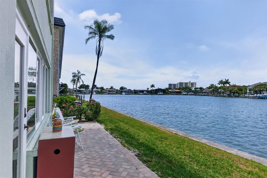 For Sale: $269,000 (2 beds, 2 baths, 1250 Square Feet)