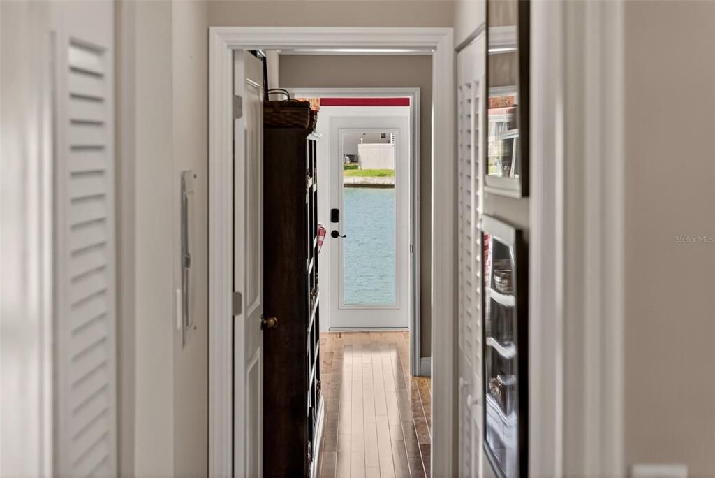 For Sale: $269,000 (2 beds, 2 baths, 1250 Square Feet)