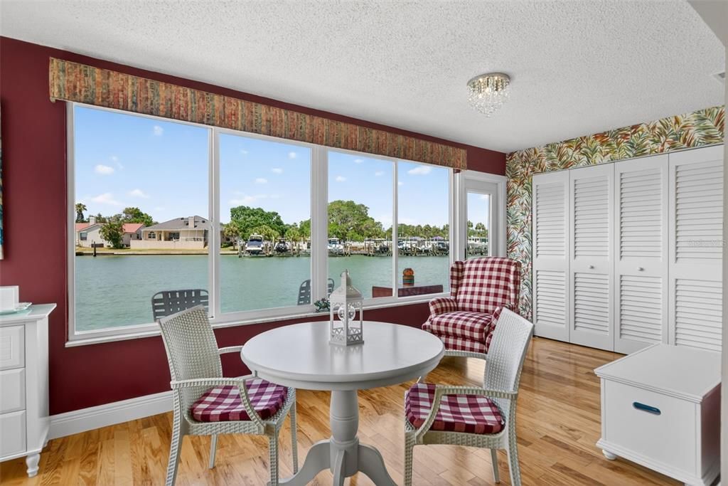 For Sale: $269,000 (2 beds, 2 baths, 1250 Square Feet)