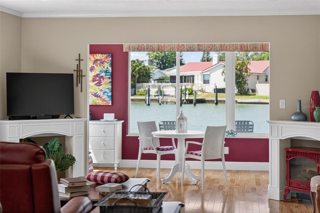 For Sale: $269,000 (2 beds, 2 baths, 1250 Square Feet)