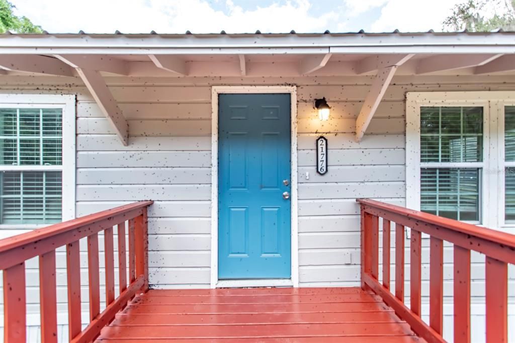 For Sale: $149,900 (2 beds, 2 baths, 816 Square Feet)