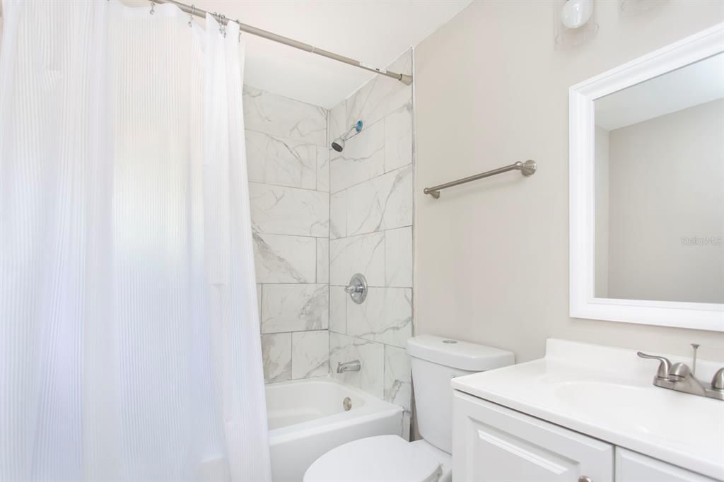 For Sale: $149,900 (2 beds, 2 baths, 816 Square Feet)