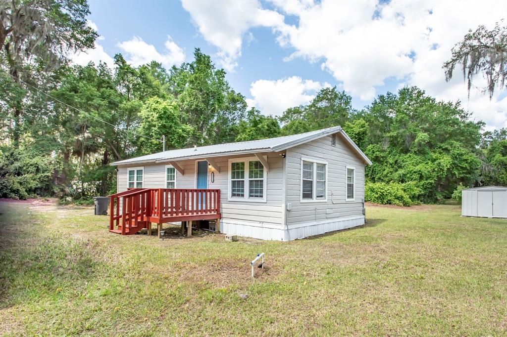 For Sale: $149,900 (2 beds, 2 baths, 816 Square Feet)