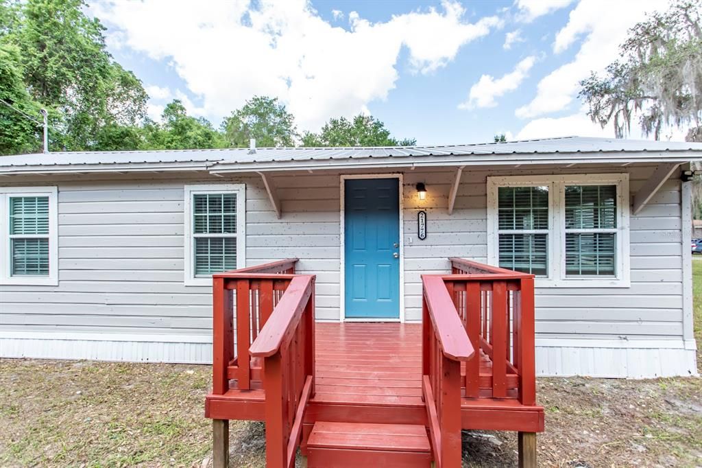 For Sale: $149,900 (2 beds, 2 baths, 816 Square Feet)