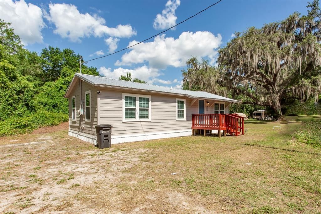For Sale: $149,900 (2 beds, 2 baths, 816 Square Feet)