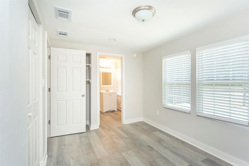 For Sale: $149,900 (2 beds, 2 baths, 816 Square Feet)
