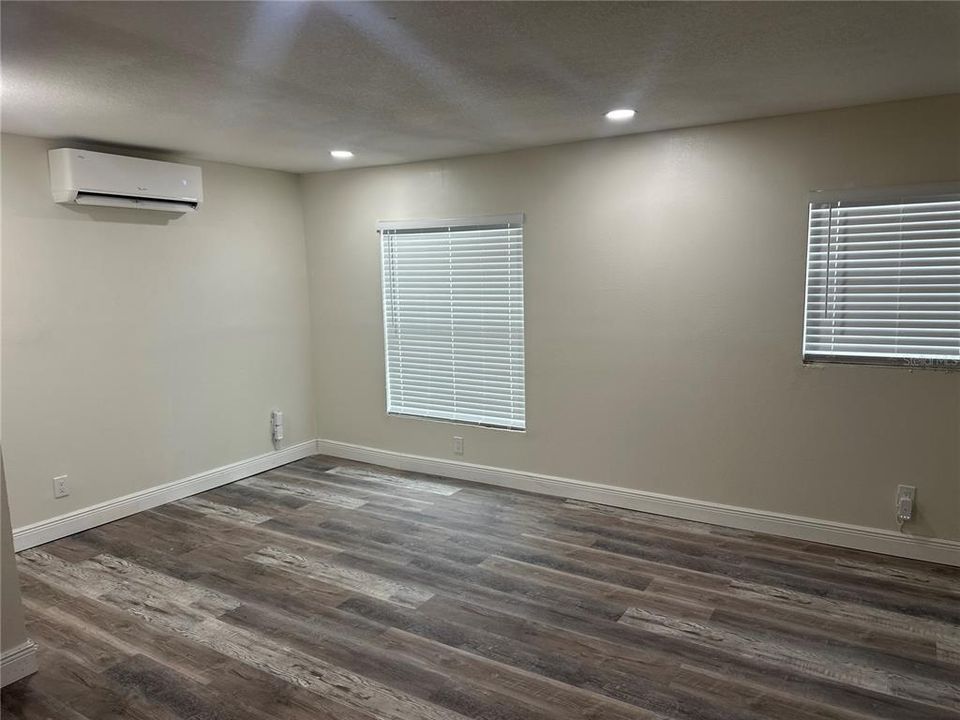 For Rent: $5,000 (6 beds, 4 baths, 2500 Square Feet)