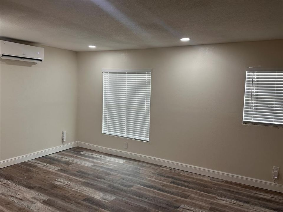 For Rent: $5,000 (6 beds, 4 baths, 2500 Square Feet)